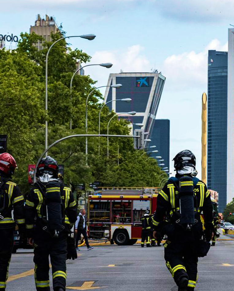 Las obras del Bernabeu provocan una fuga de gas en la Castellana, que cierra la estación de metro y corta el tráfico