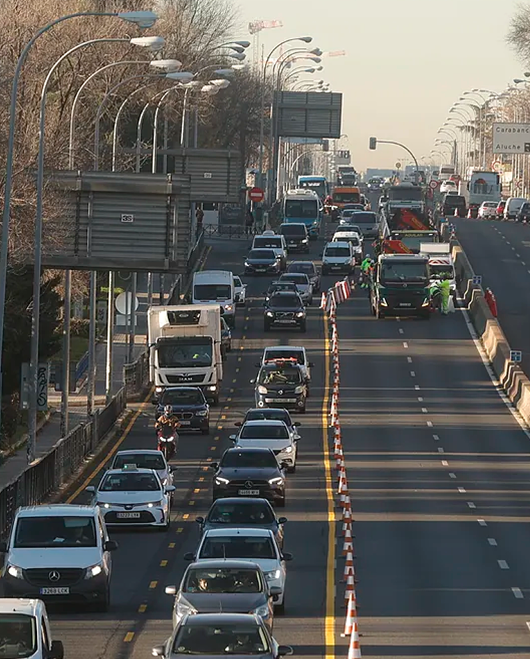 Las obras en la A-5 cortan un cable de fibra óptica de Movistar y dejan sin red a cientos de vecinos en Madrid